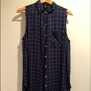 Staccato Long Sleeveless Navy with White details.